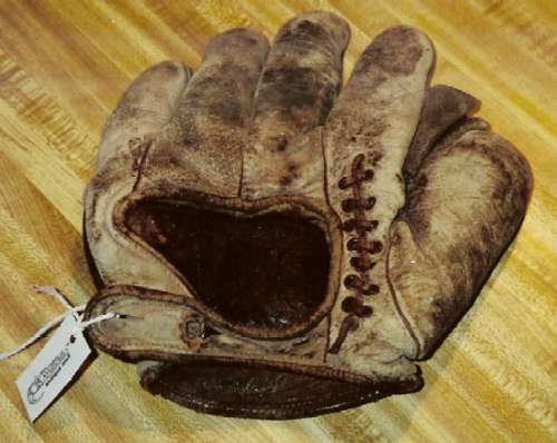 c. 1910 Rogers Patent Shoulder Heel Crescent With Scar Lacing Back